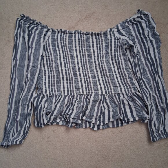 Off-shoulder peasant style striped top - Picture 3 of 4